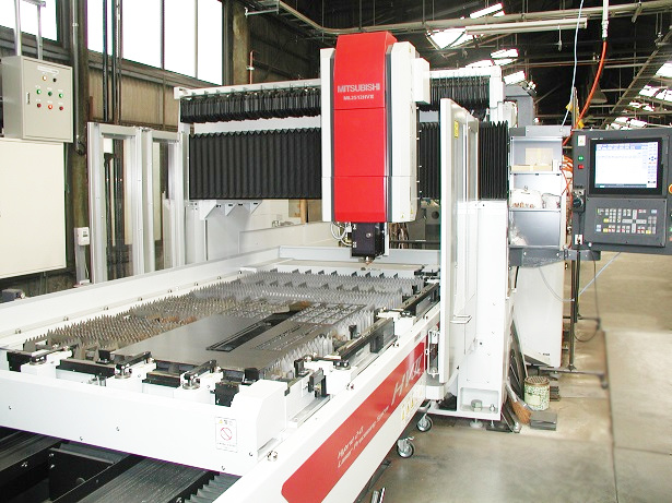 レーザー加工機（2kw、窒素発生機付）
